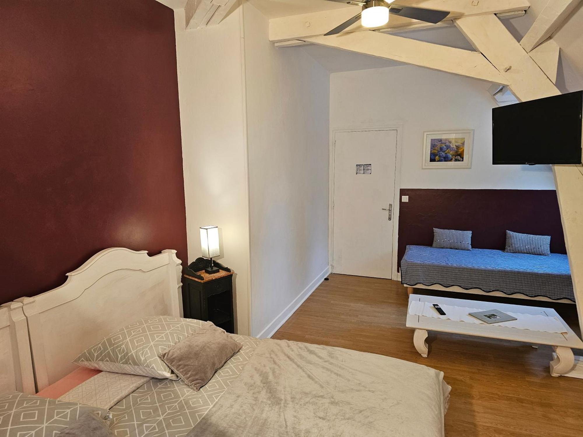 La Demeure Aux Pins Bed & Breakfast Lourdes Exterior photo